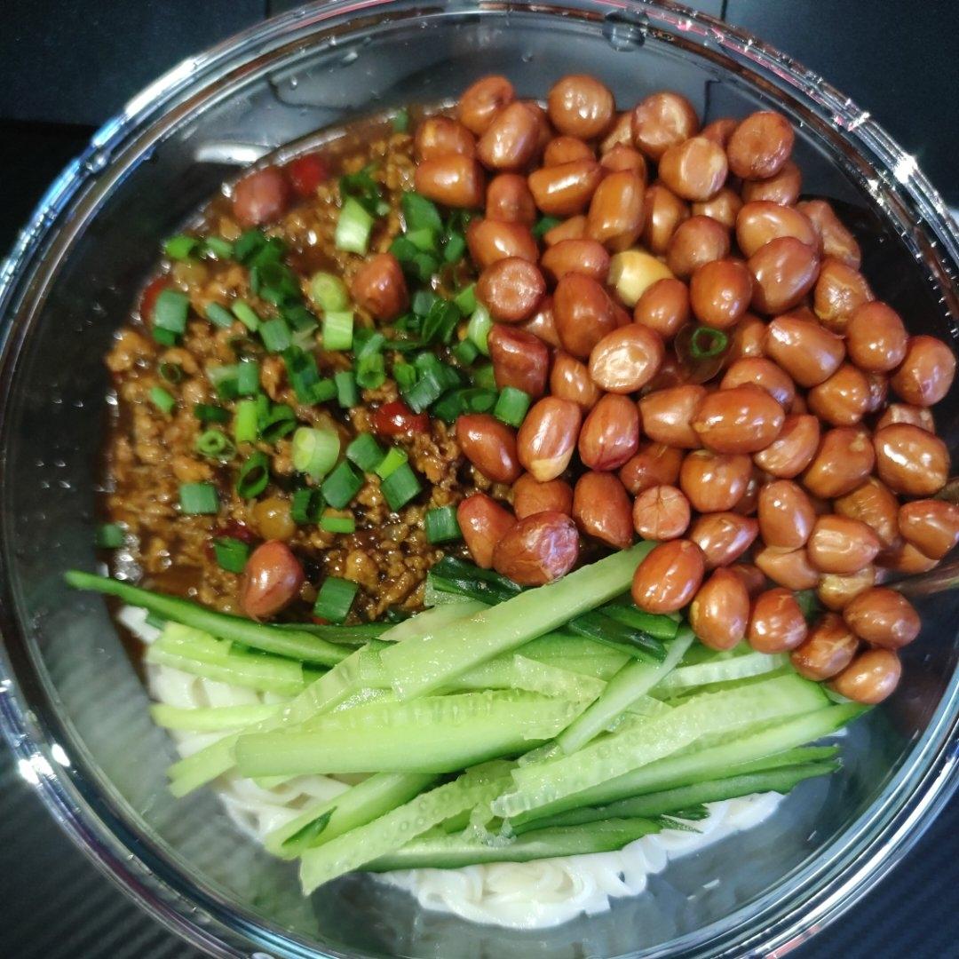 真想让你们尝尝这碗肉酱拌面🍜太香太香了