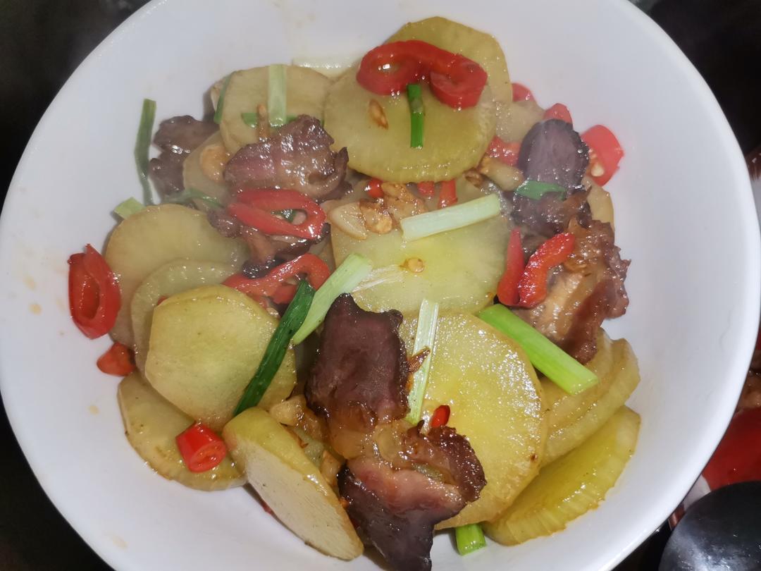 老丁的私房菜-腊肉炒莴笋