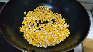 椒盐味玉米粒(简易减肥零食)的做法 步骤2