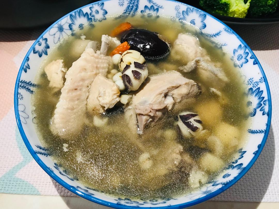 广东必备祛湿健脾❗️五指毛桃鸡汤的做法