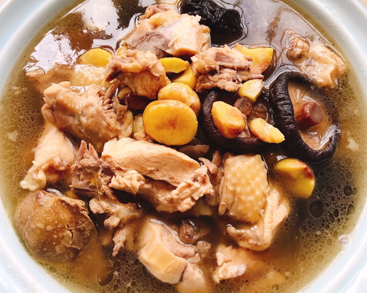 超好喝的板栗炖鸡汤的做法