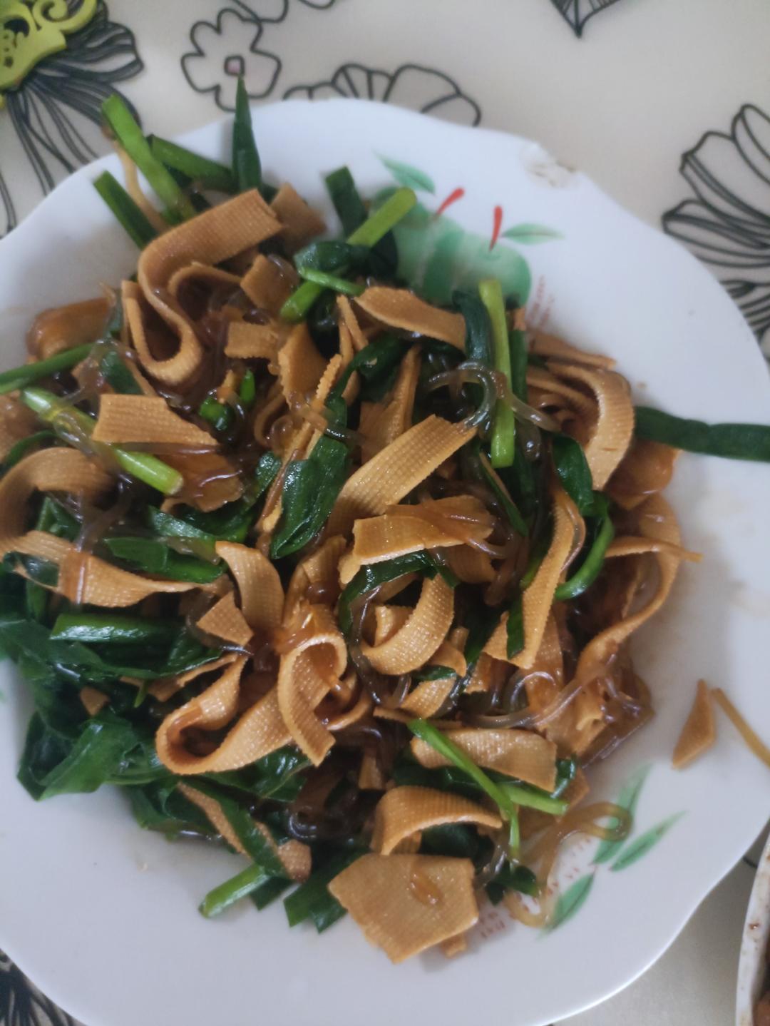 豆皮韭菜炖粉条