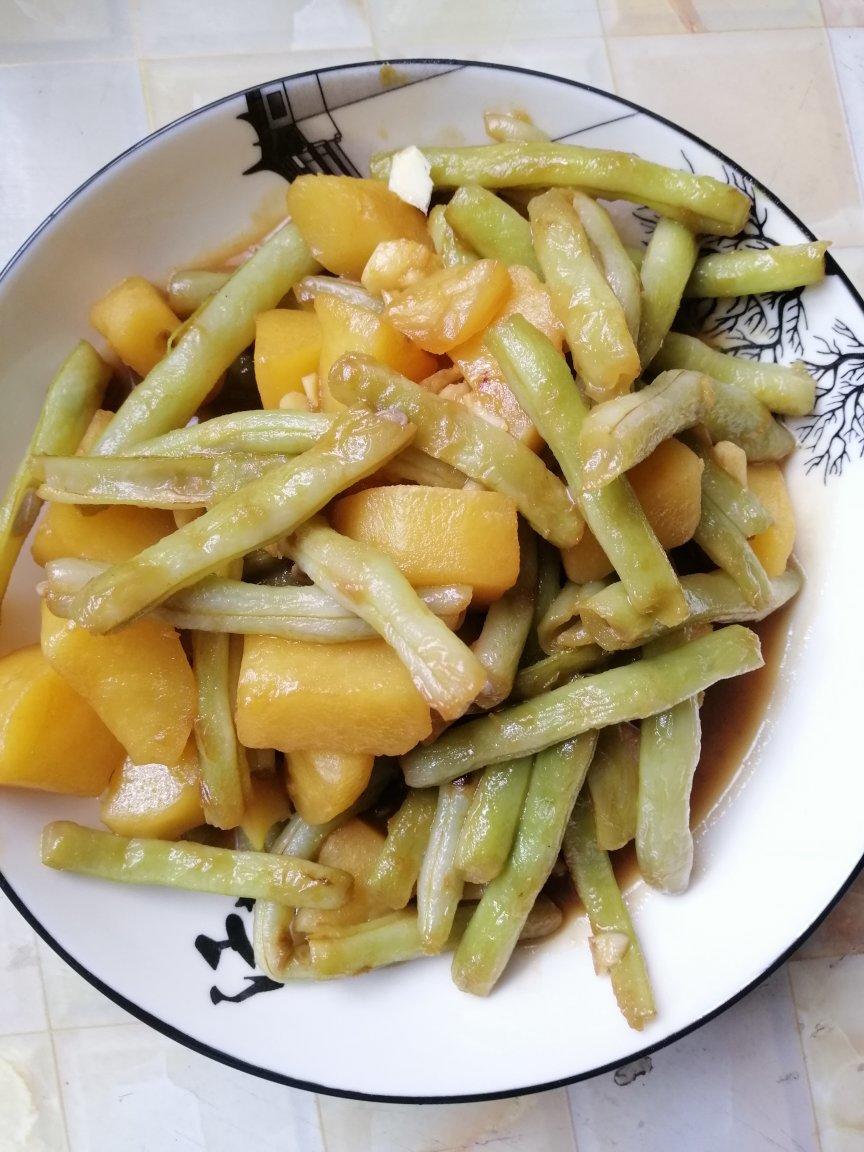 农家菜土豆焖刀豆