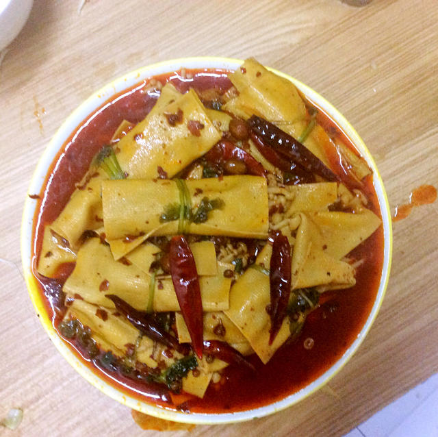 简化版麻辣红油金针菇卷