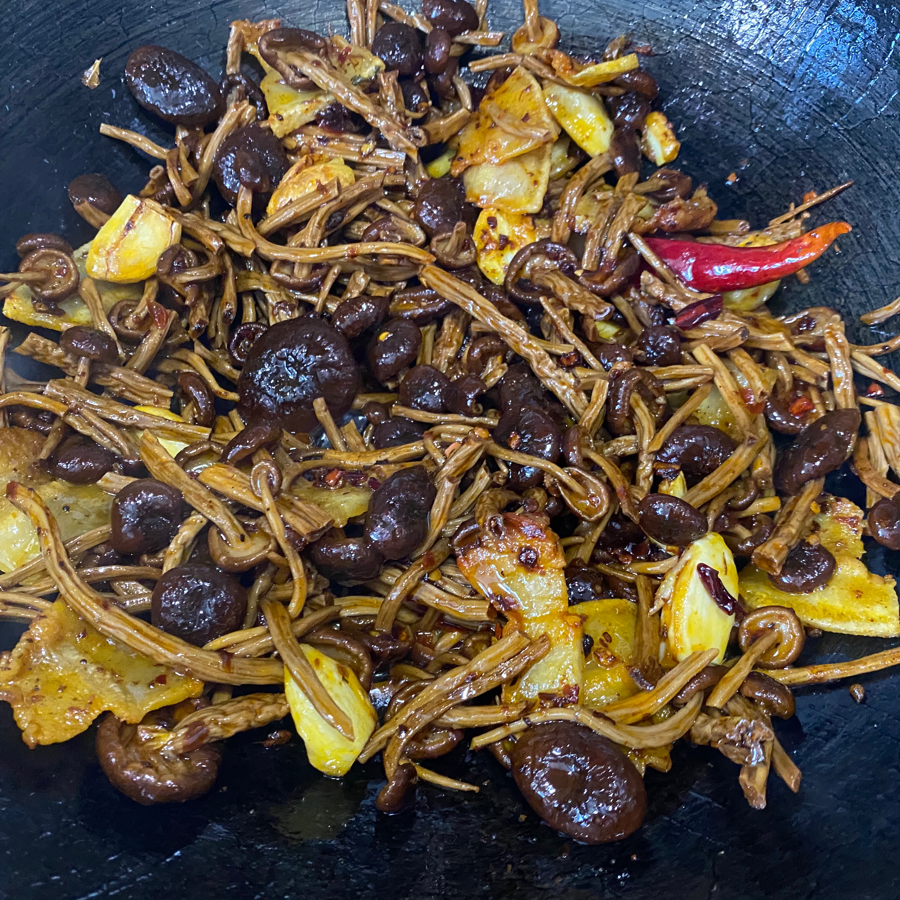 又香又下饭的干锅茶树菇（火锅底料版）的做法 步骤4