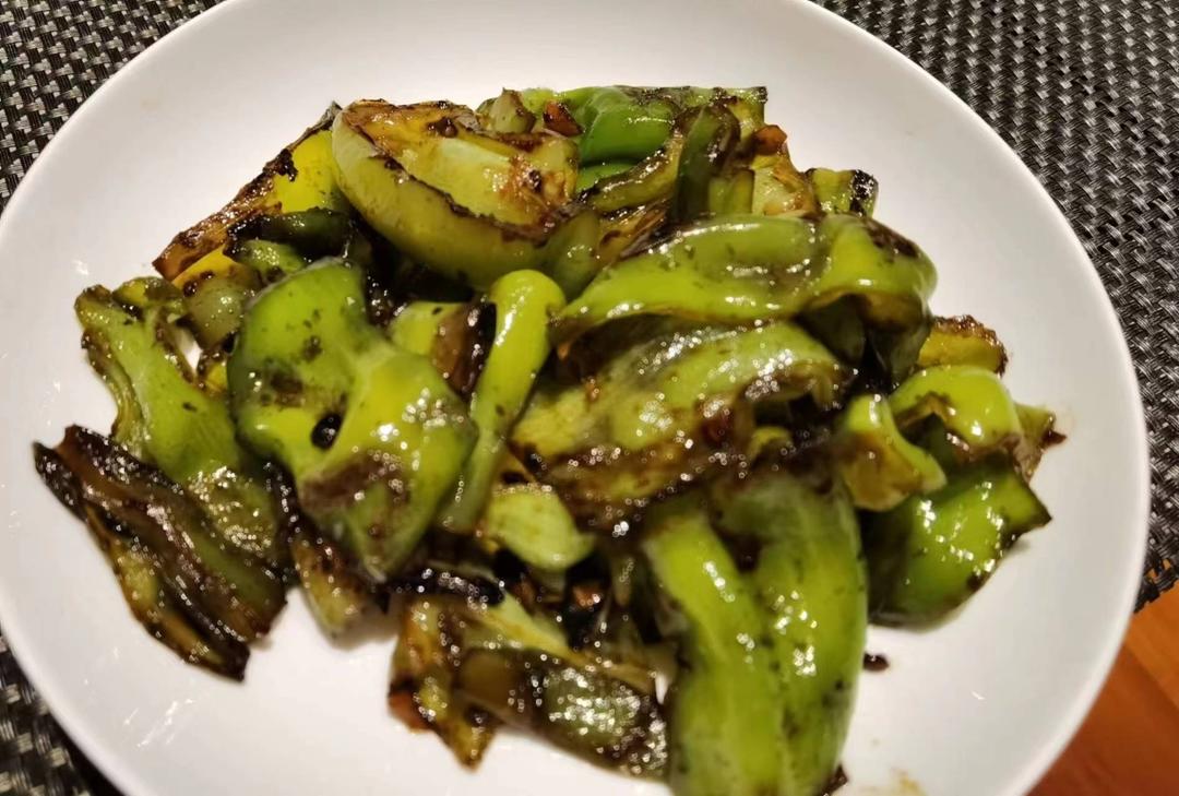 5分钟就可以烧好的虎皮青椒，真的超下饭