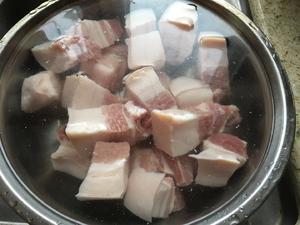 芋艿红烧肉的做法 步骤2