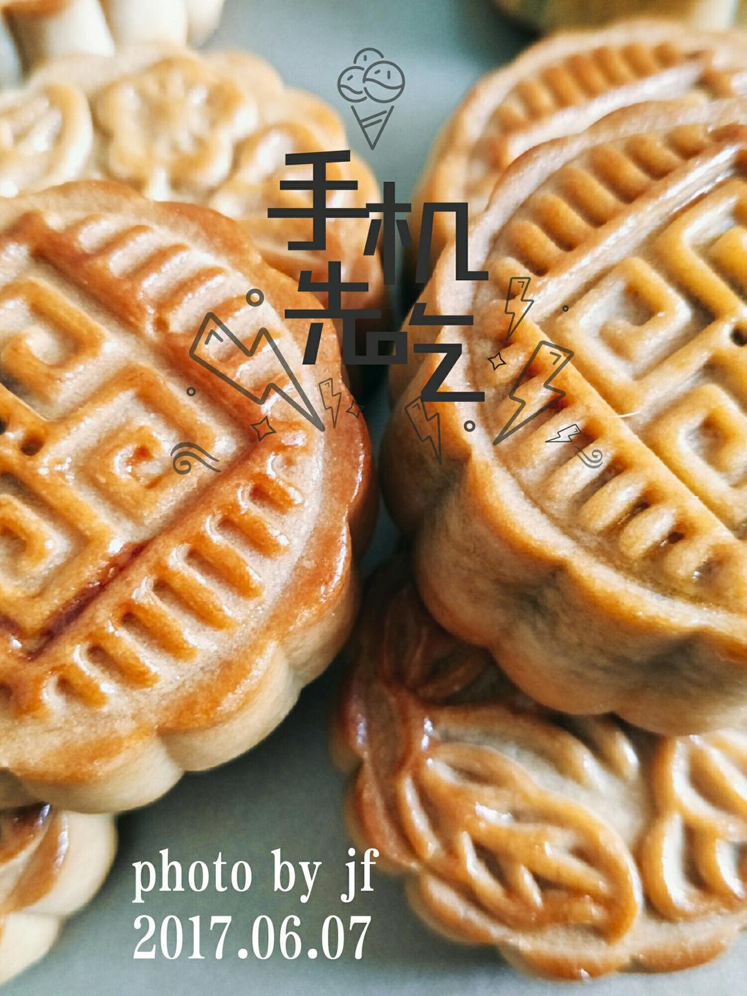 广式月饼—蛋黄芝麻月饼