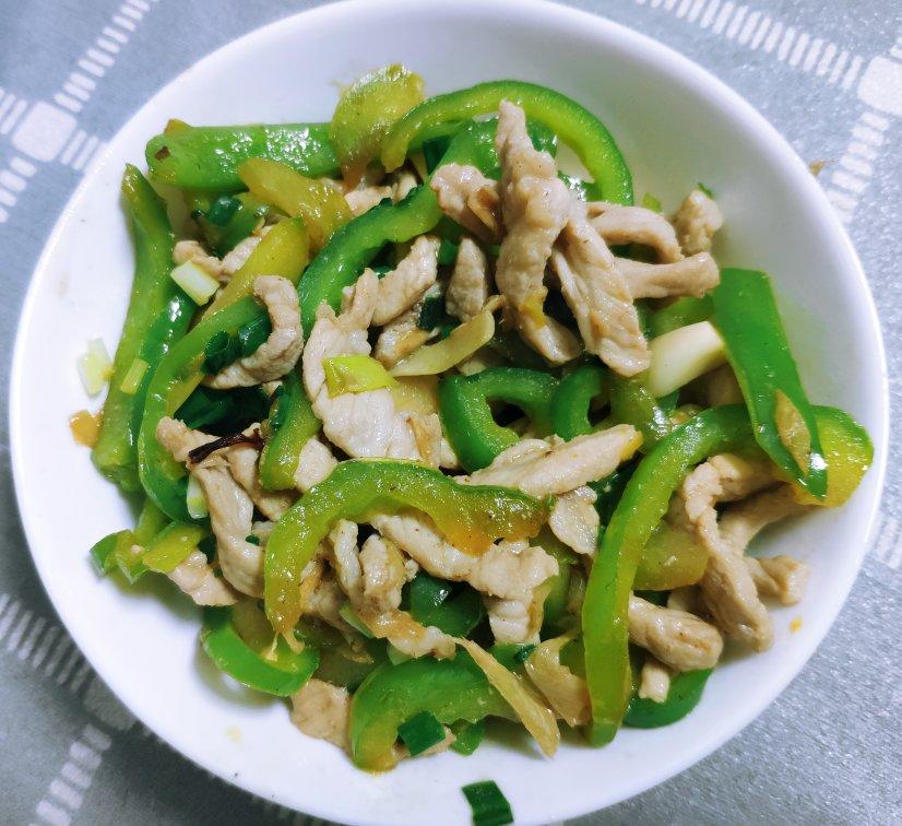 青椒肉丝，这样炒太好吃了。