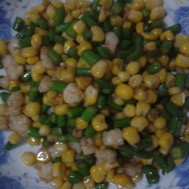 玉米粒炒蒜苔虾仁的做法
