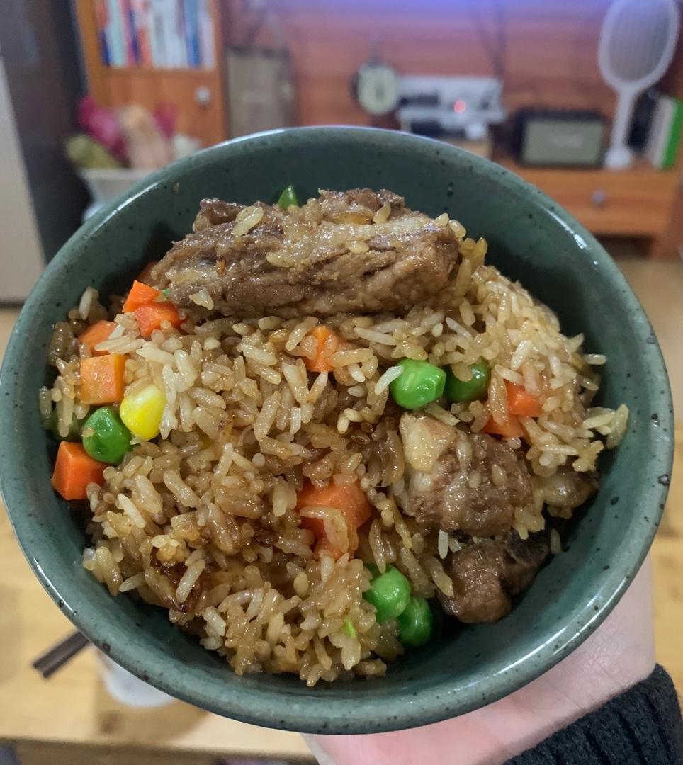 【排骨焖饭】