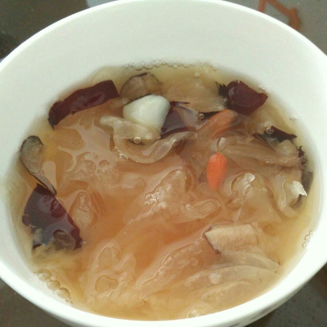 红枣银耳莲子羹