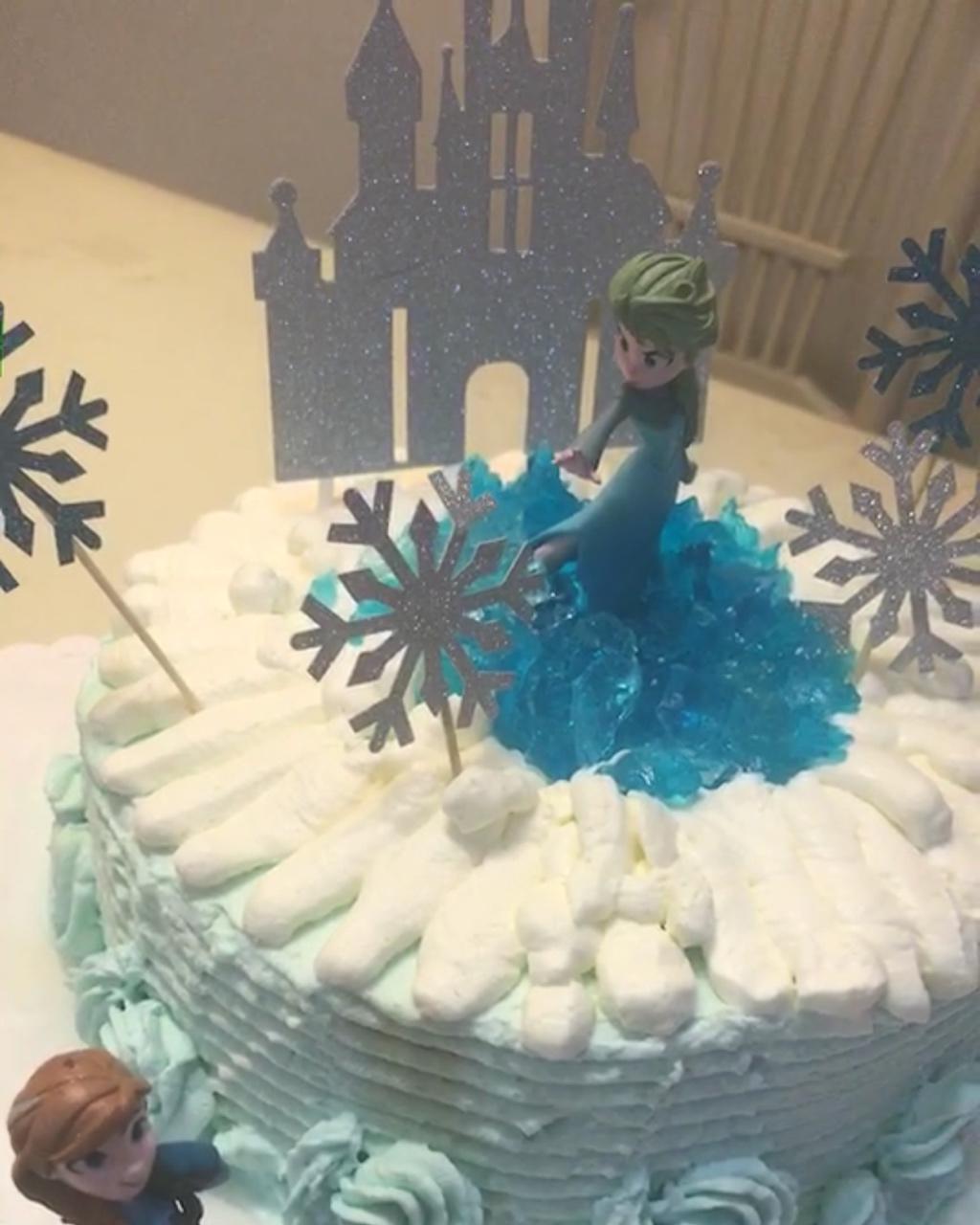 冰雪奇缘主题双层蛋糕--Frozen艾莎