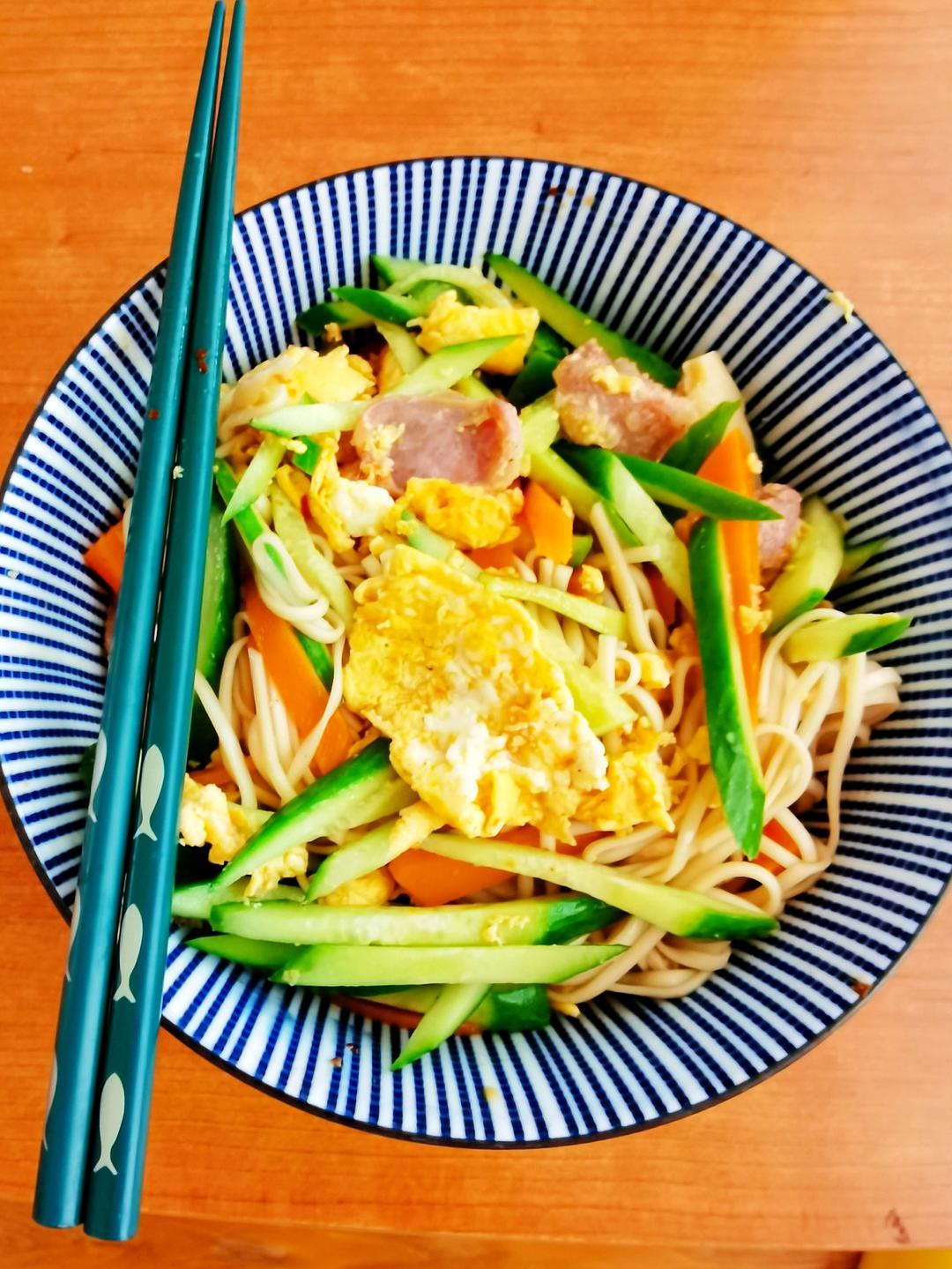 十分钟做好一盘开胃凉拌面～太好吃啦