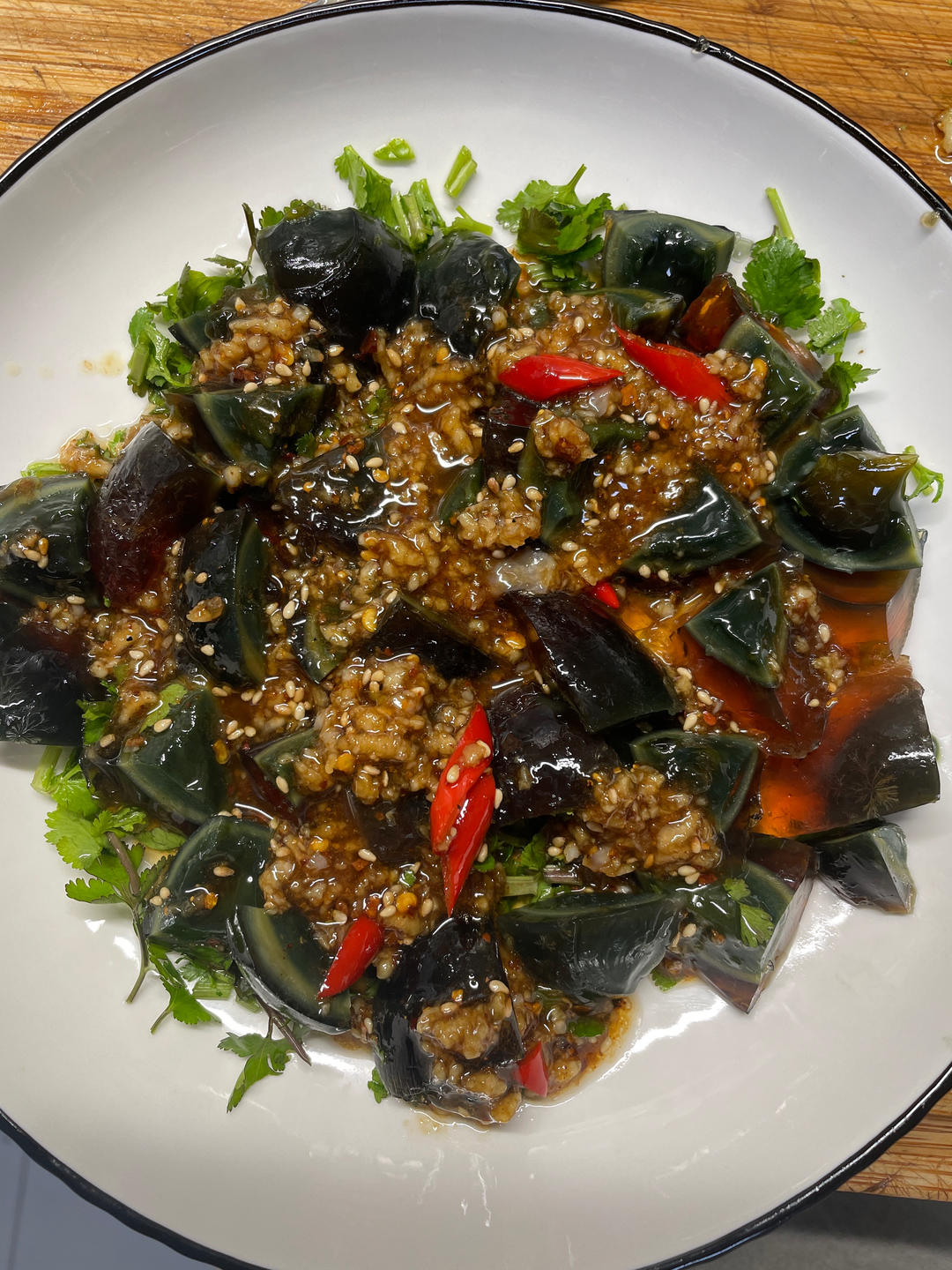 ㊙️火爆香菜拌皮蛋🔥香辣开胃又下饭～