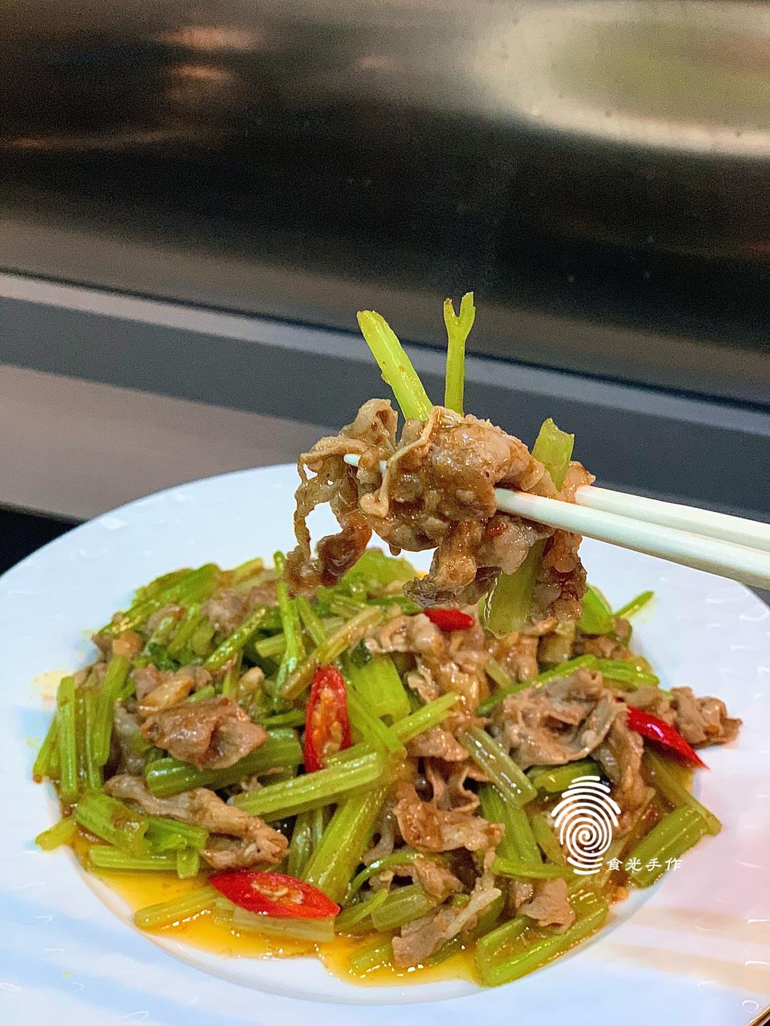 爆炒香辣《芹菜炒羊肉》