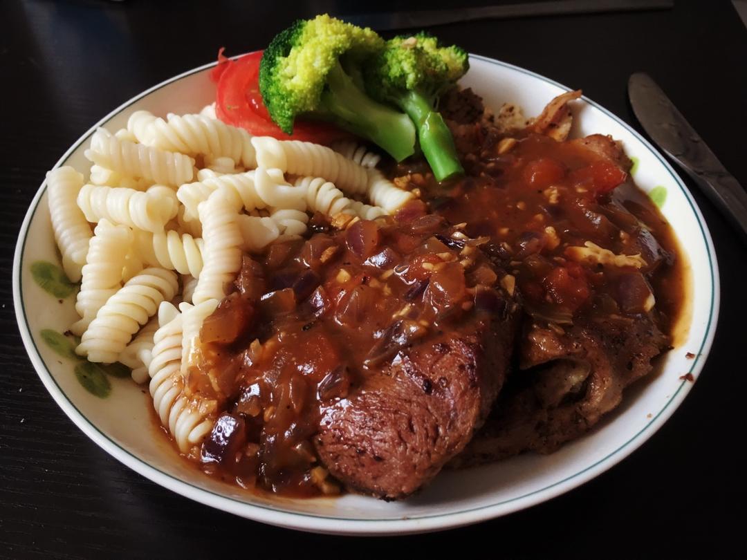黑胡椒牛排（菲力牛排）—附黑胡椒汁的做法