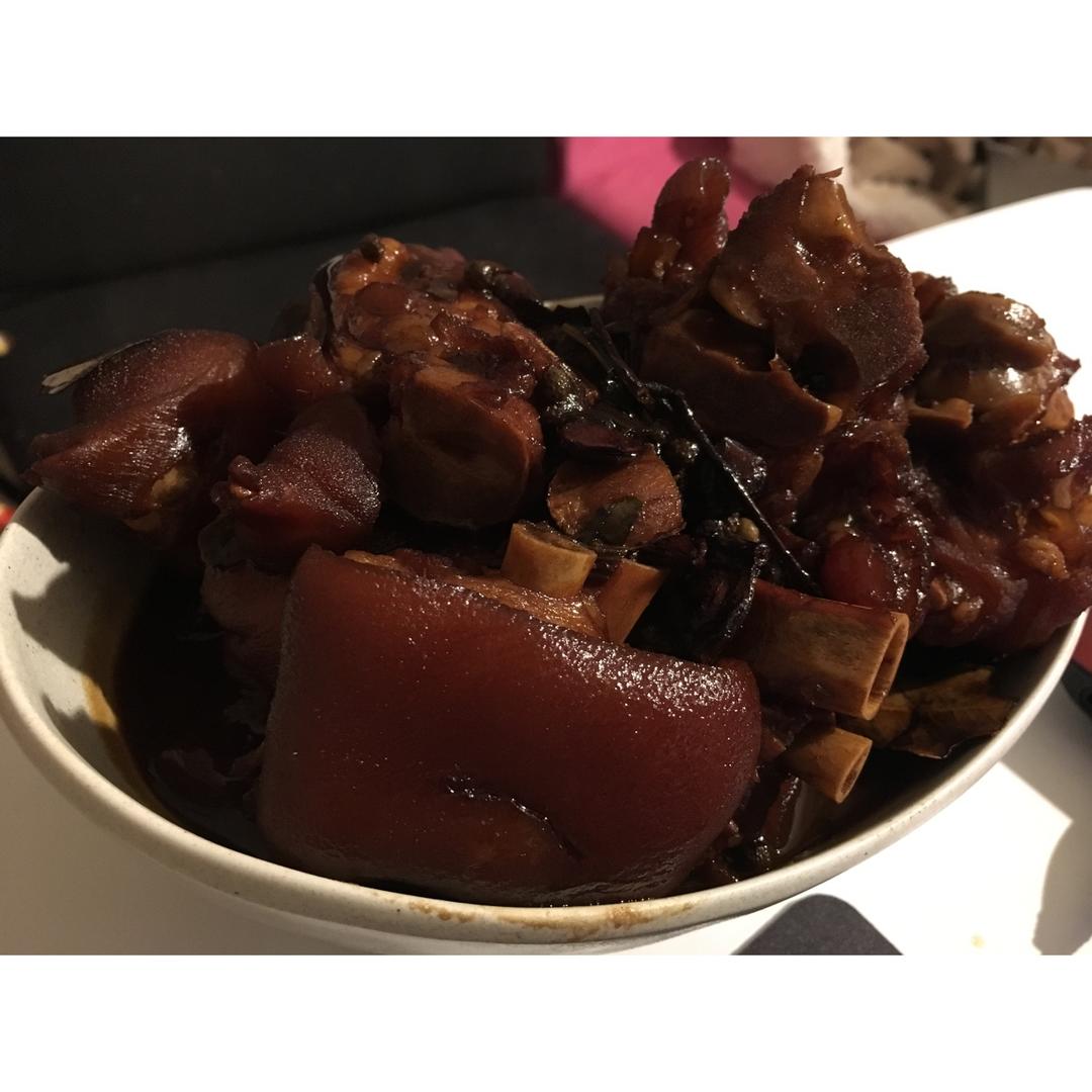 美味的家常菜：红烧猪蹄
