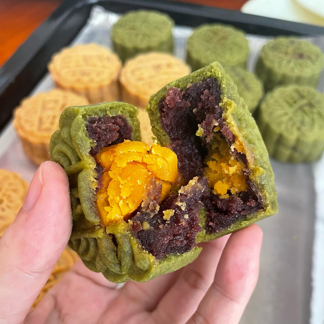 广式月饼—蛋黄莲蓉月饼