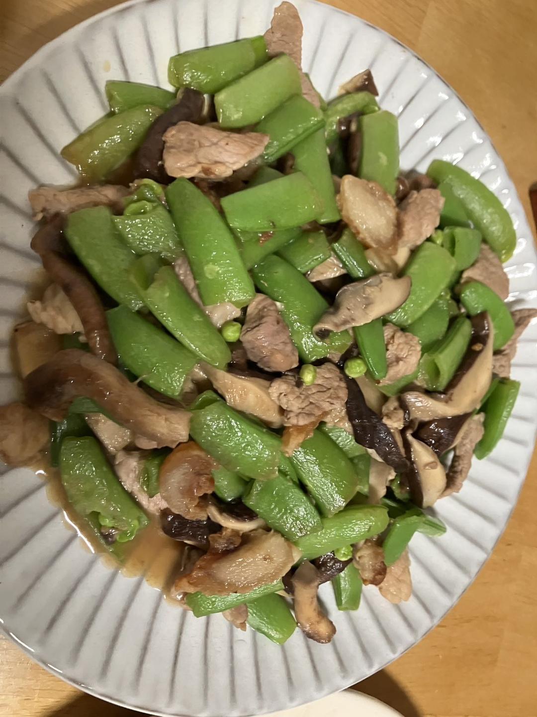荷兰豆炒香菇（上海家常菜）