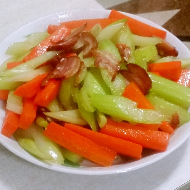 西芹炒腊肉