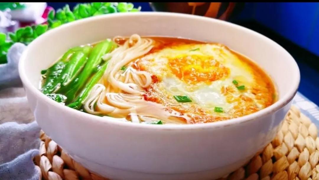 鸡蛋煮面的做法
