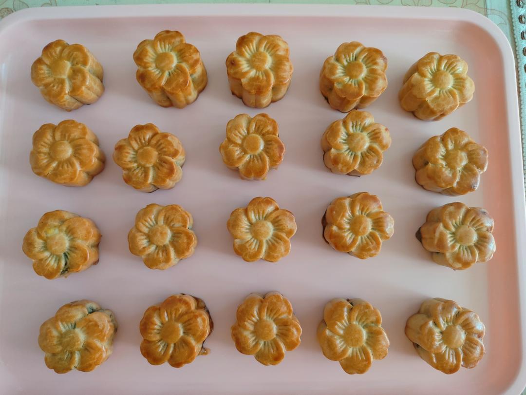 广式月饼—蛋黄芝麻月饼