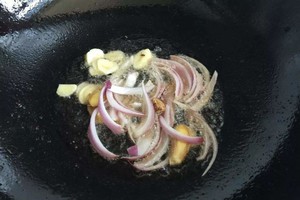 干锅牛蛙的做法 步骤7