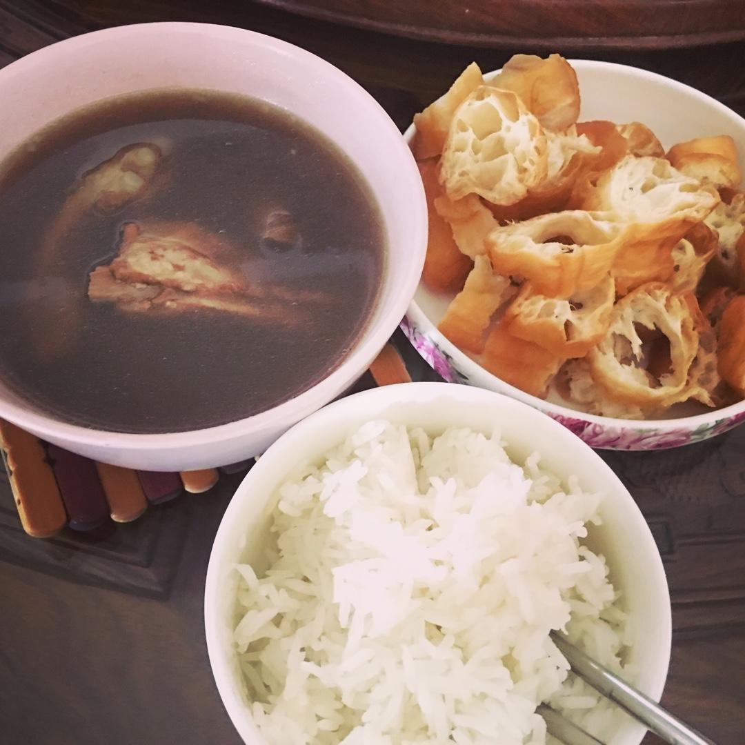 马来西亚肉骨茶（丰富配料版）