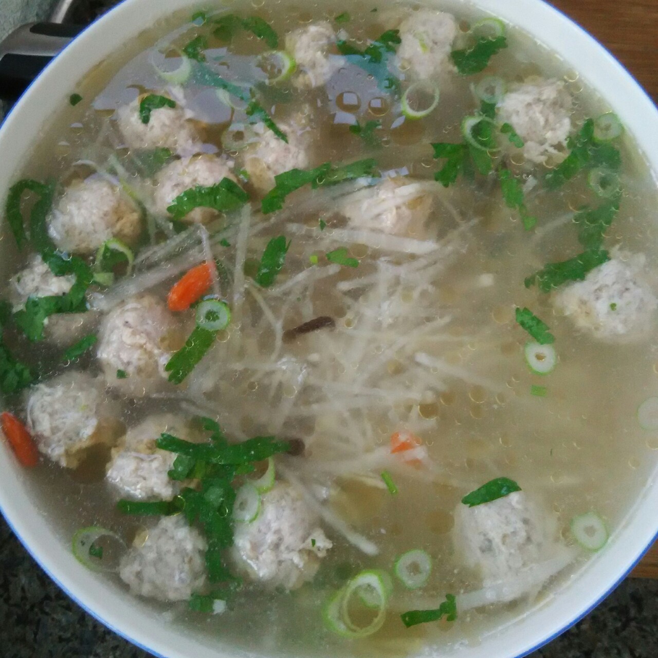 【10分钟系列】白萝卜豆腐圆子汤