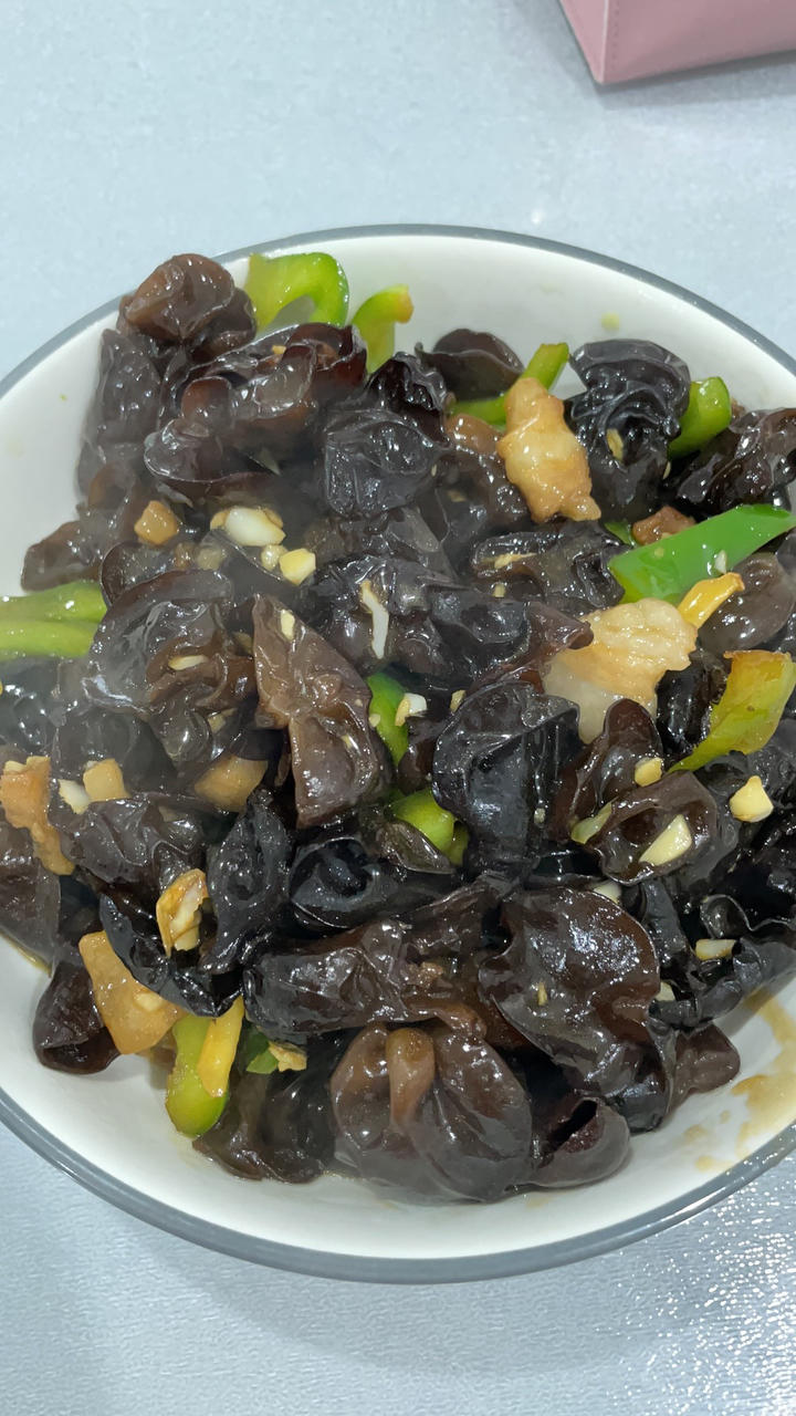 家常快手青椒木耳炒鸡蛋