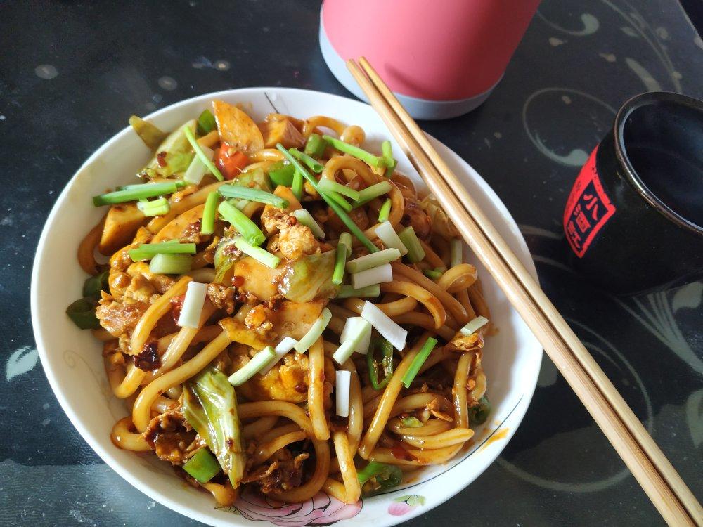 【好吃到舔盘的乌冬面】