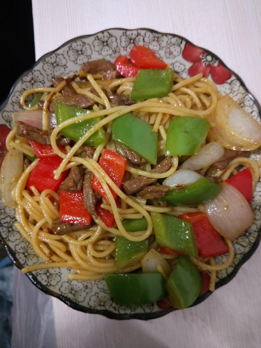 黑椒牛柳炒意面