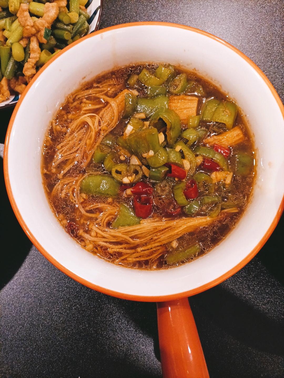 青椒卷金针菇，无敌下饭