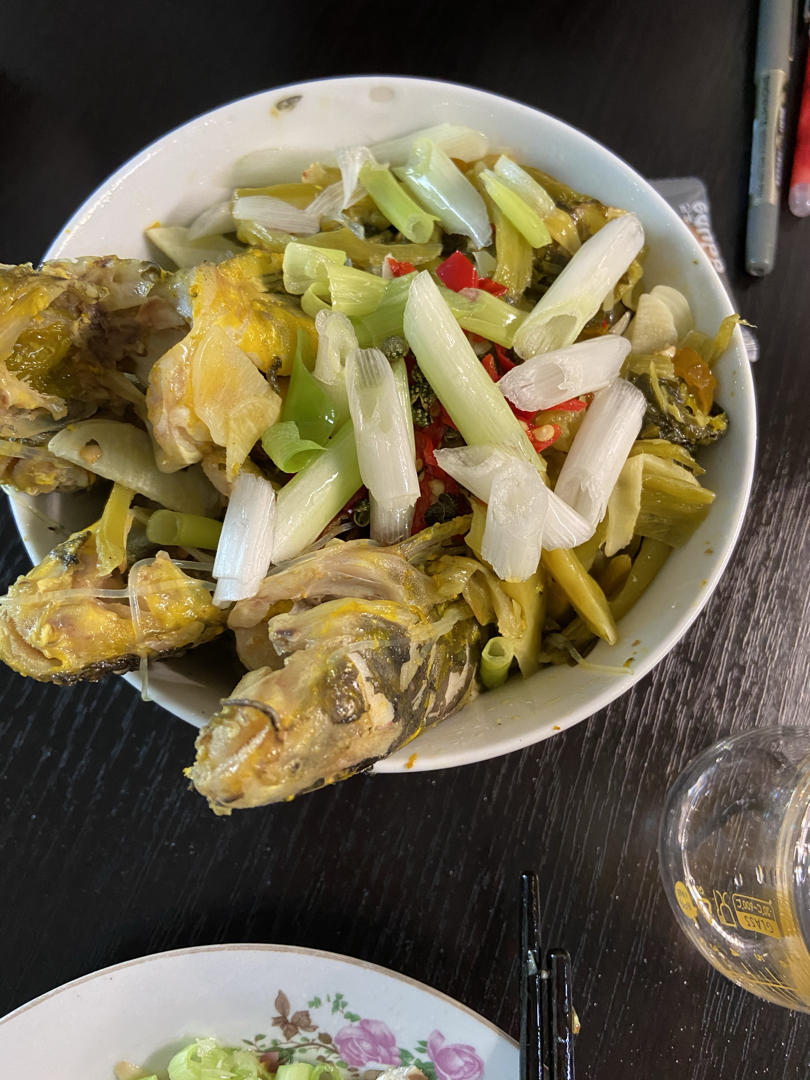 厨师长教你：“酸菜黄骨鱼”的正宗做法，一道营养丰富的家常菜