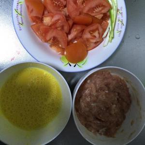 番茄鸡蛋汆肉汤的做法 步骤2