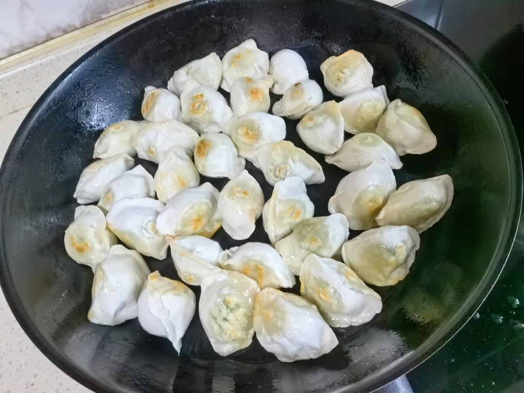 十分钟快手菜抱蛋煎饺（速冻饺子）