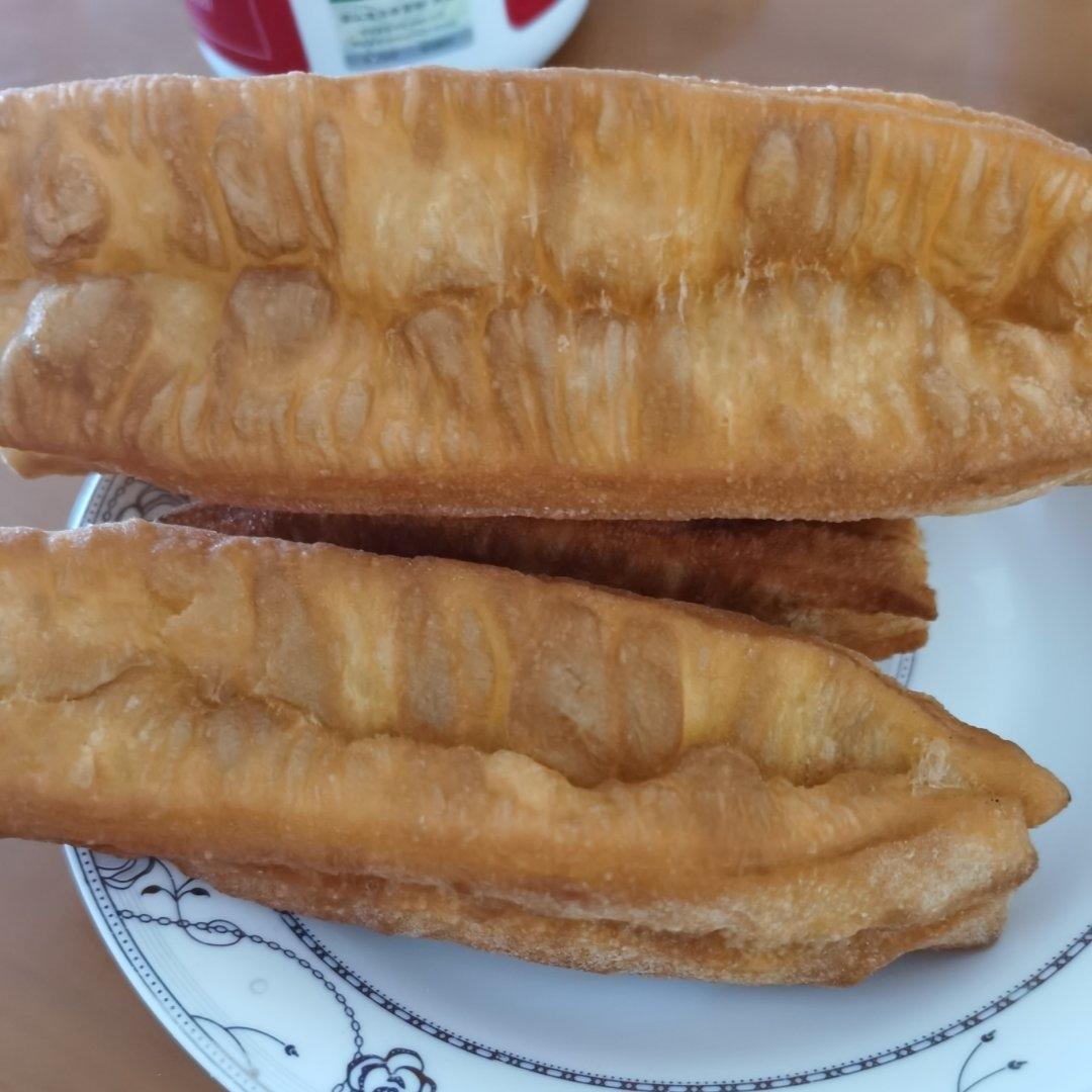 油条这样炸 一看就会做了也不废 酥香可口各个空心 附细节视频详解
