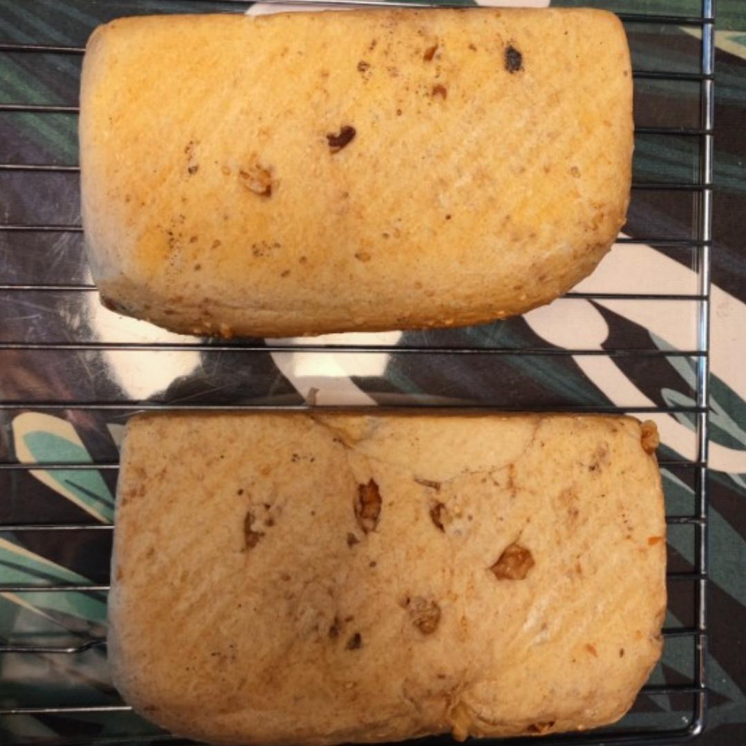 高纤低脂的全麦核桃吐司