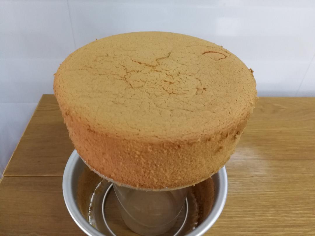 超简单完美戚风蛋糕（6寸2蛋）附打发、翻拌、脱模视频