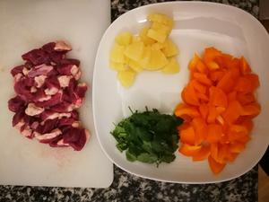 清甜爽口南亚风味-菠萝鸭的做法 步骤2