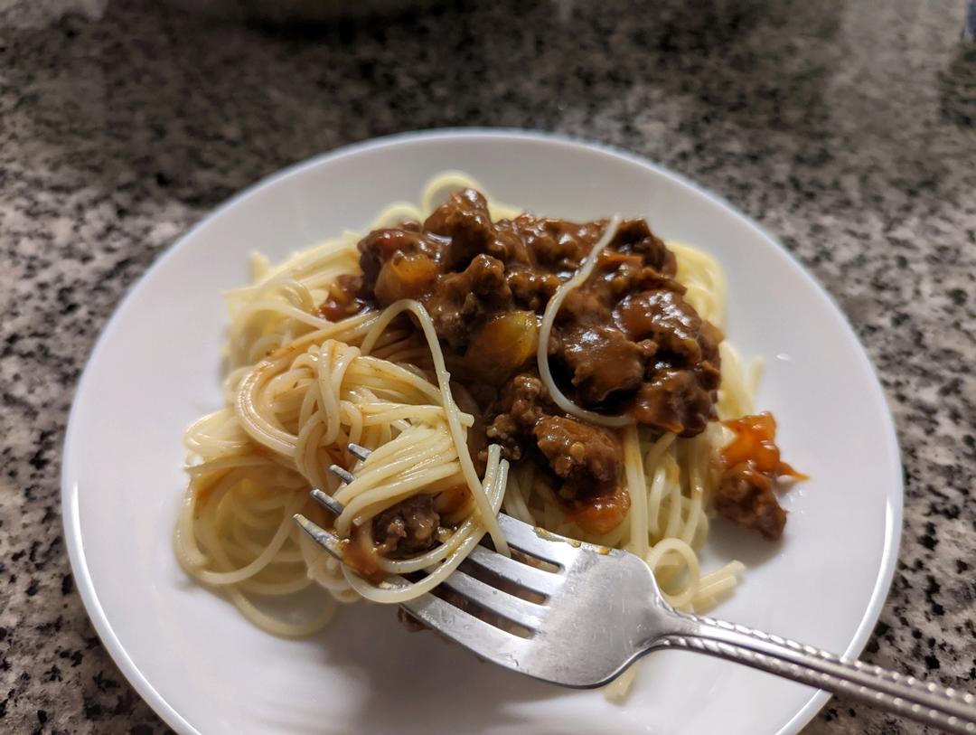 一碗根本不够的番茄肉酱面