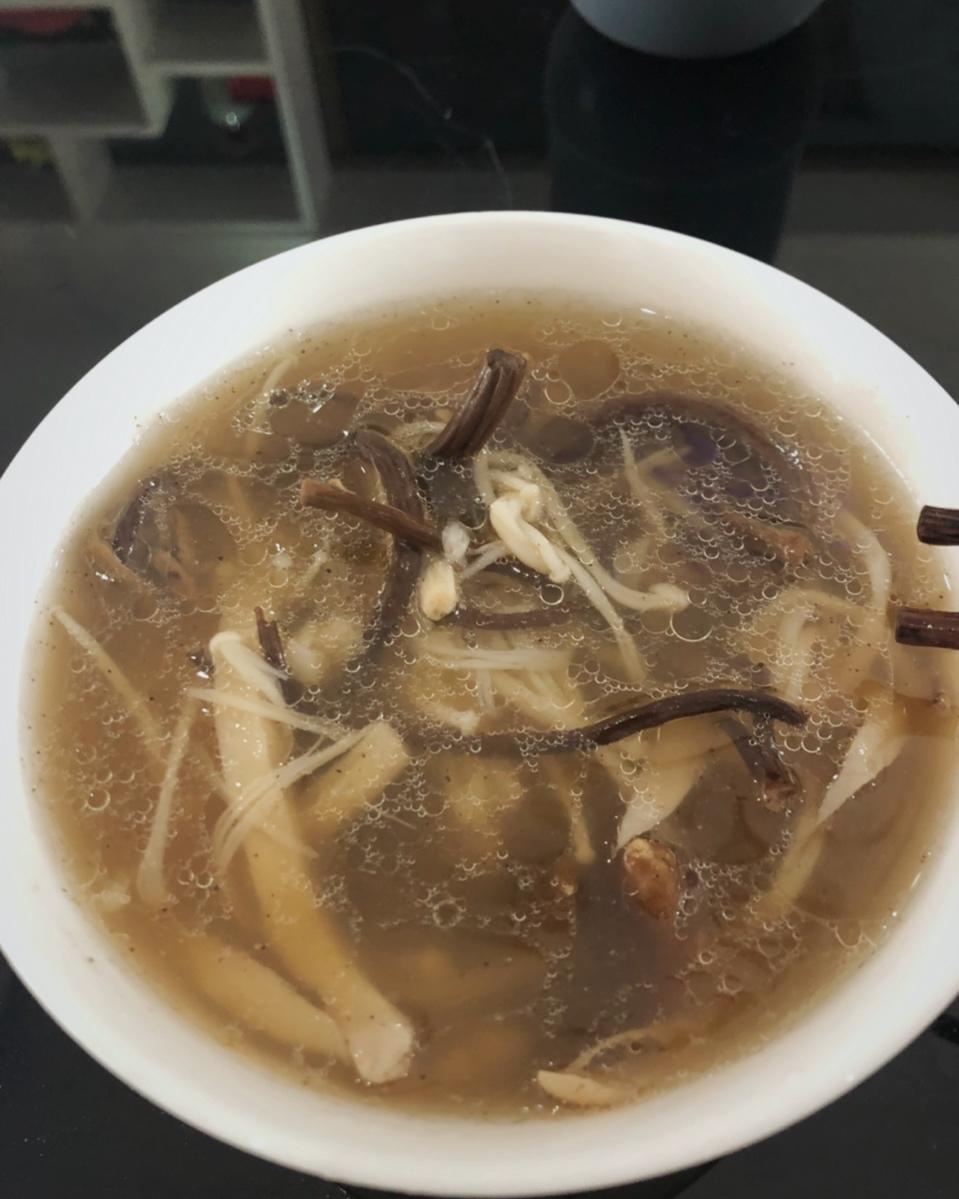 iamss33做的新鲜菌汤(蘑菇汤)