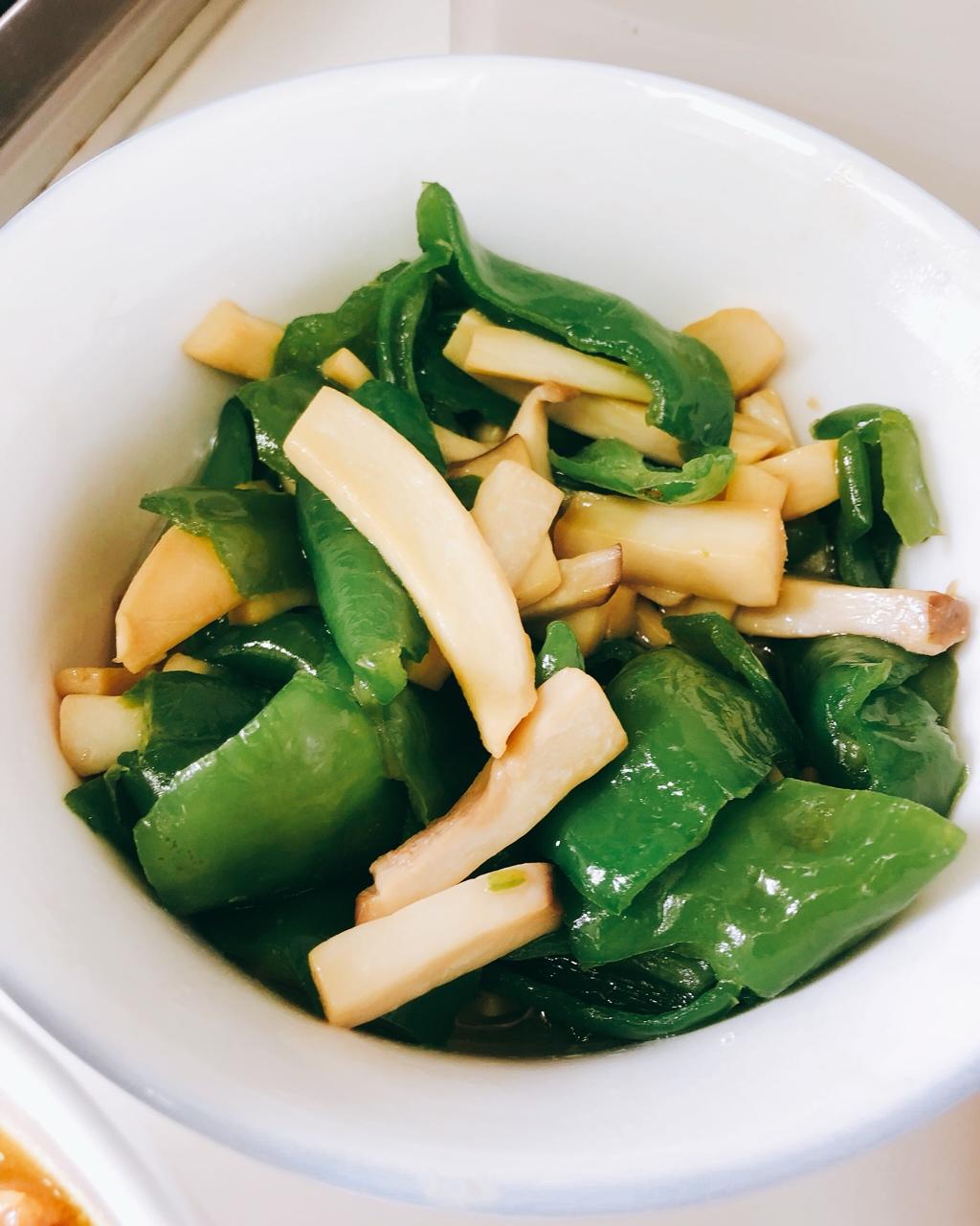 青椒素炒杏鲍菇