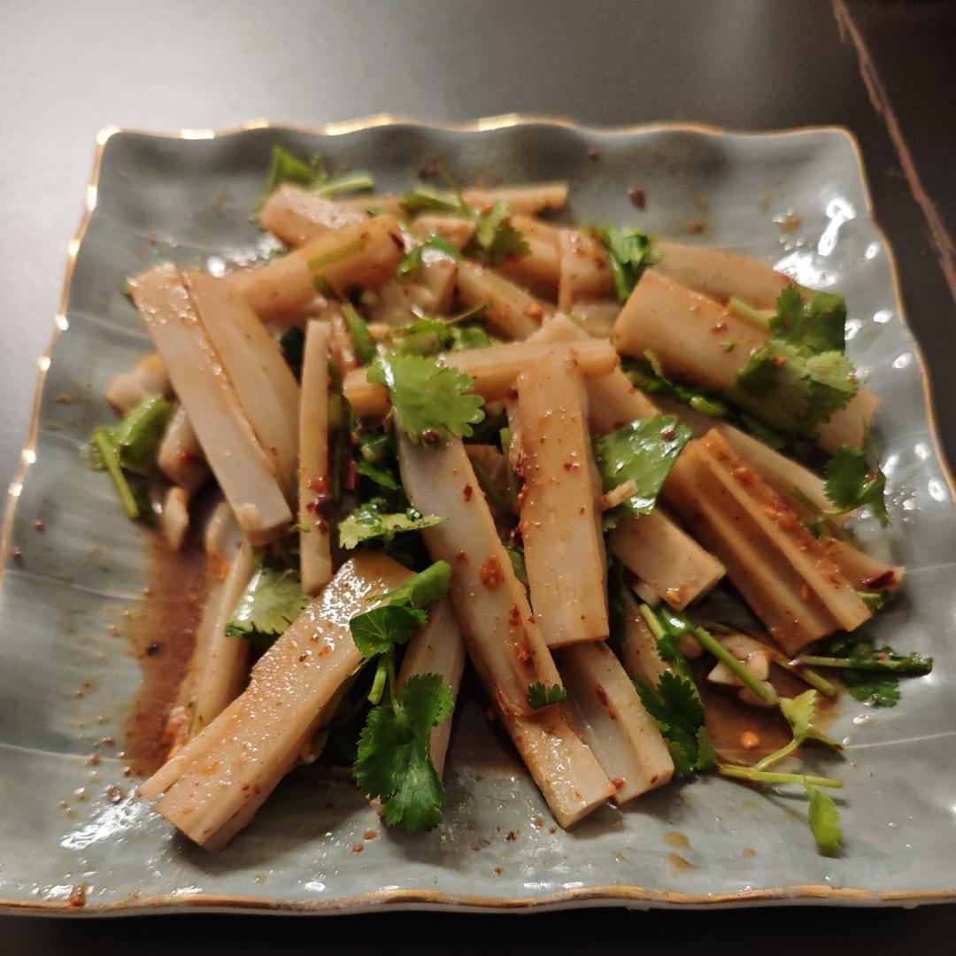 我妈的拿手菜！！炝拌藕丝！酸辣脆爽！