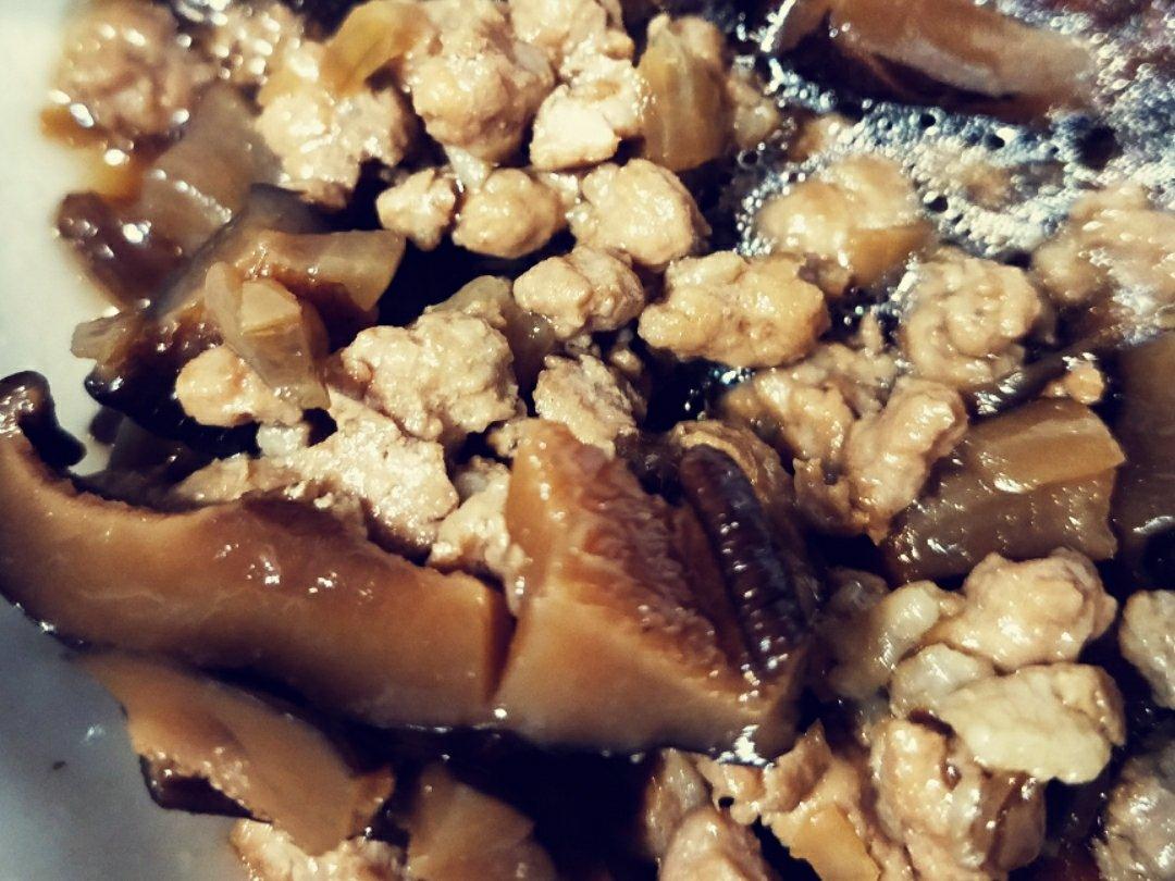 香菇肉酱拌面