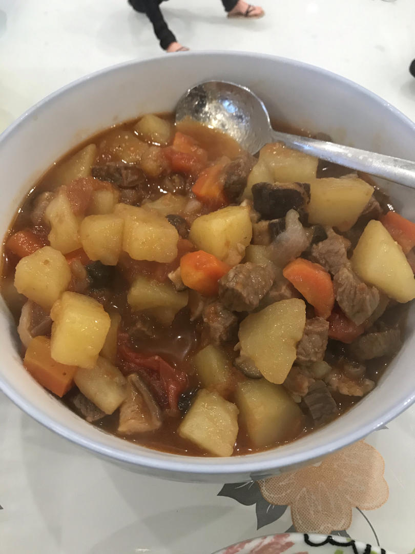 不加一滴水超美味的番茄土豆炖牛肉（懒人菜）