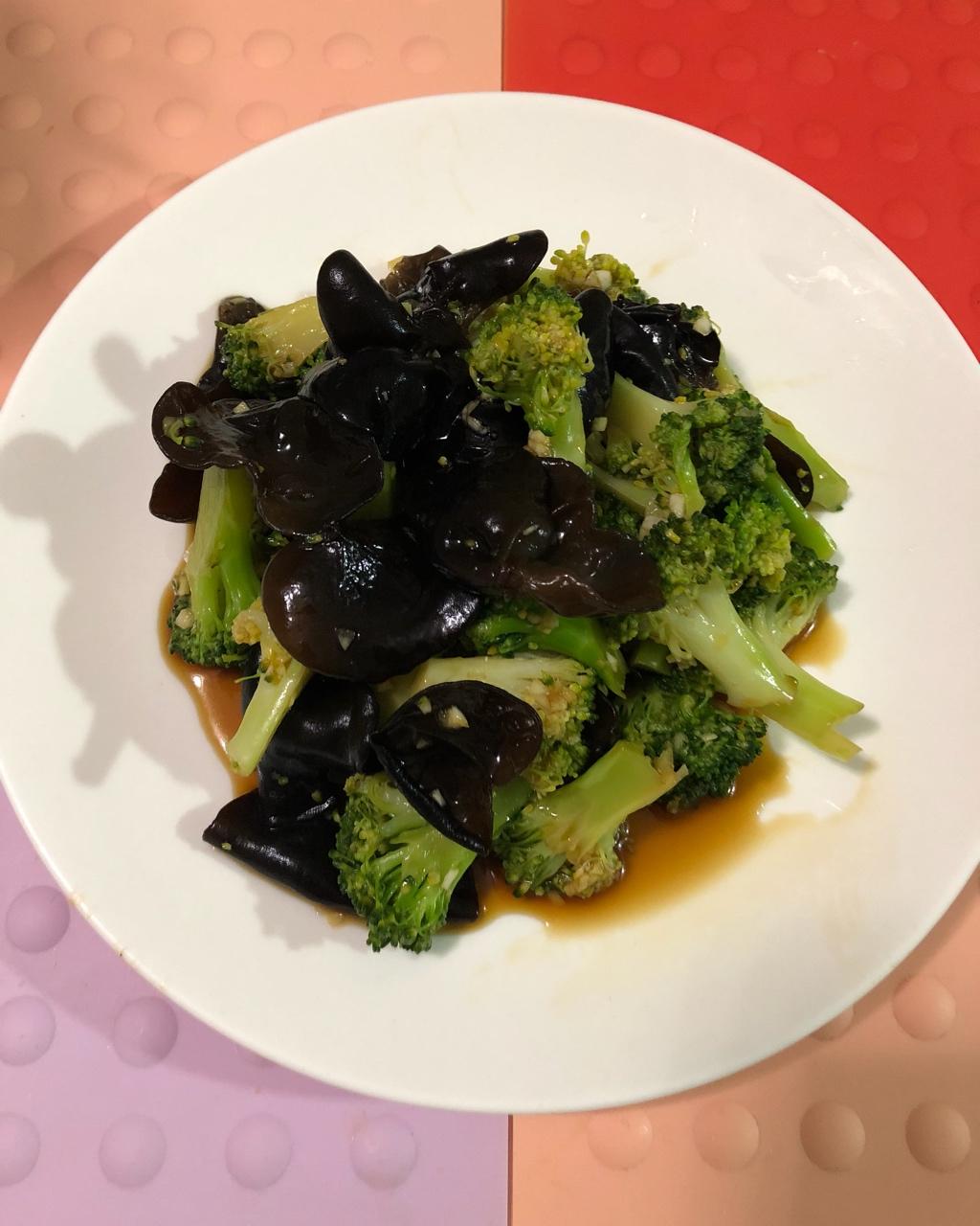 西蓝花凉拌木耳
