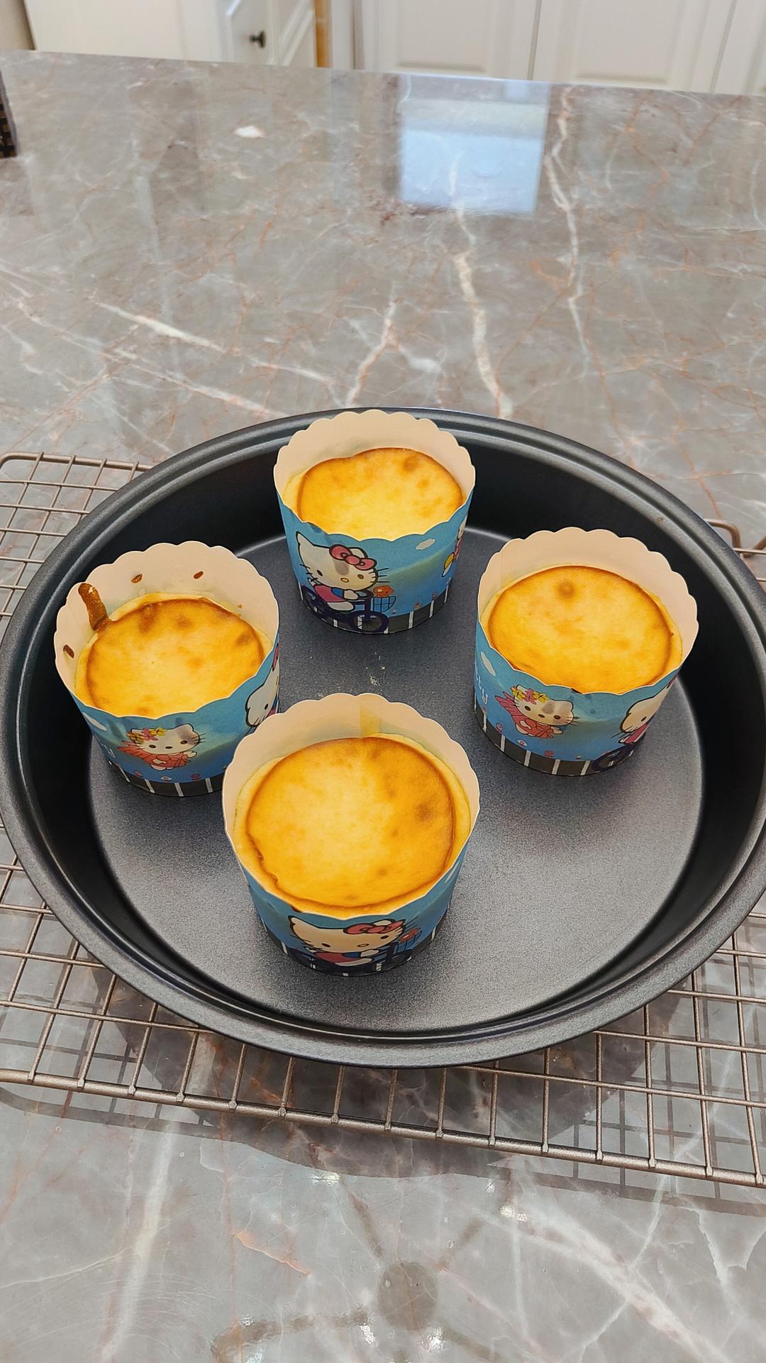 纸杯巴斯克芝士蛋糕（淡奶油/牛奶/酸奶/椰浆都可）