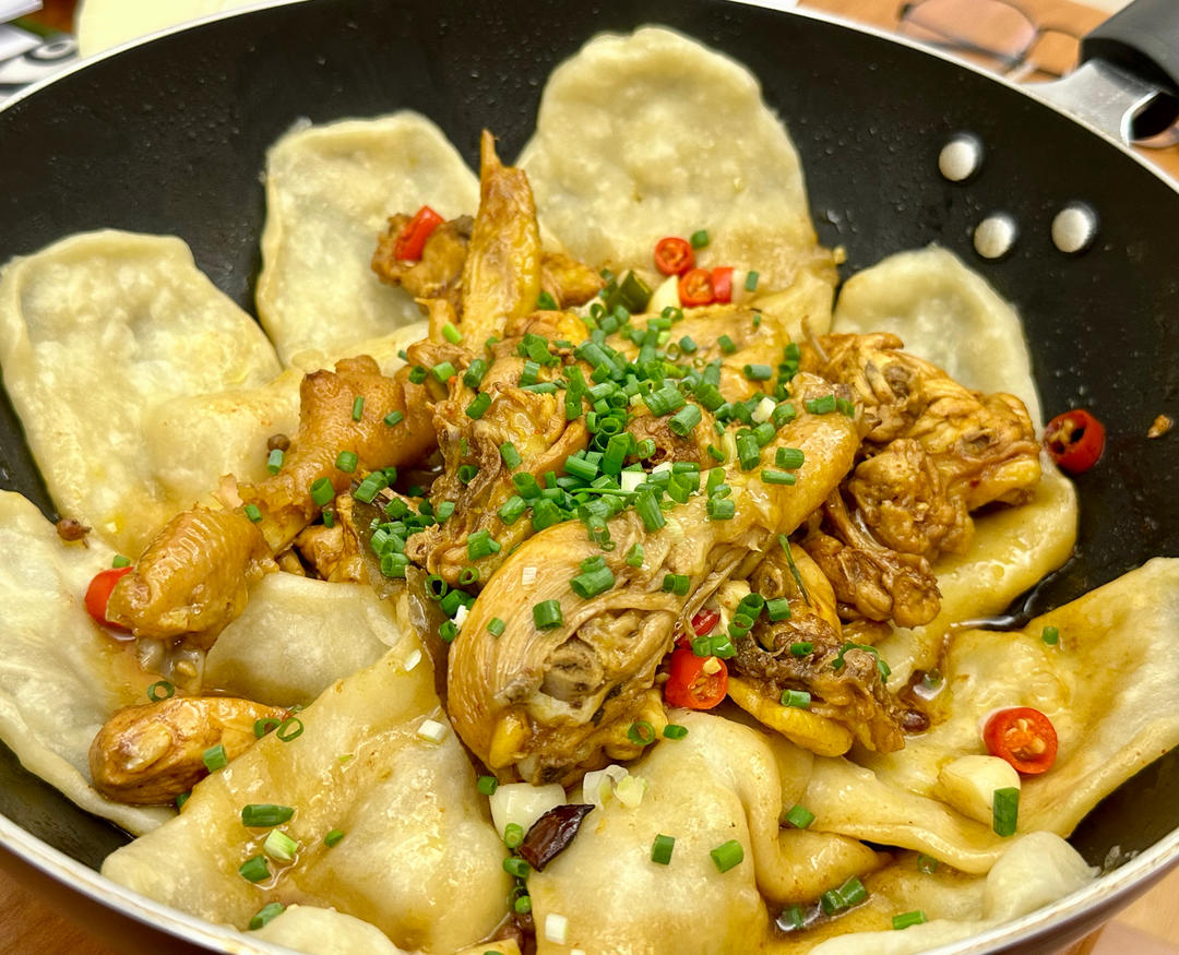 地锅鸡，教你贴饼子好吃的小技巧~